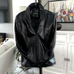 Danier Vintage Leather Jacket! EUC